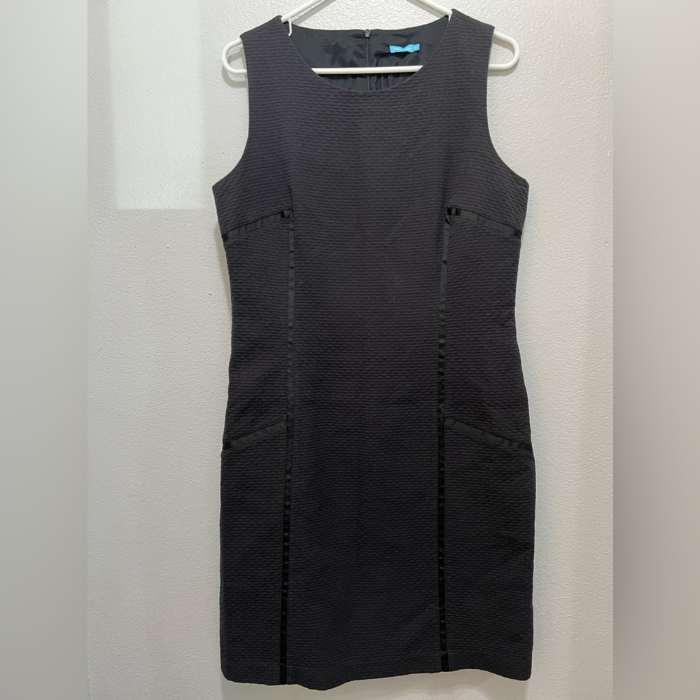J McLaughlin textured black sheath dress size 10 LBD